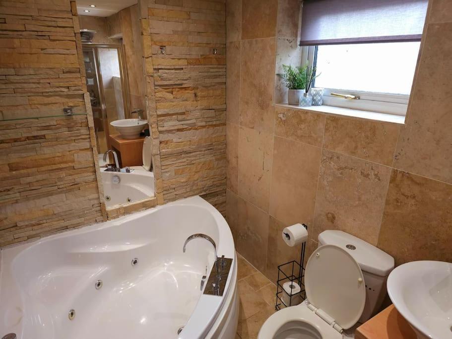 Homebird Property - Buckton House Leeds  Bagian luar foto